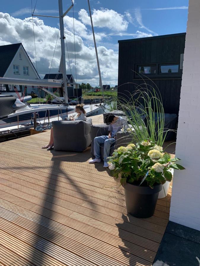 New High End Waterfront Family Villa スタフォーレン エクステリア 写真