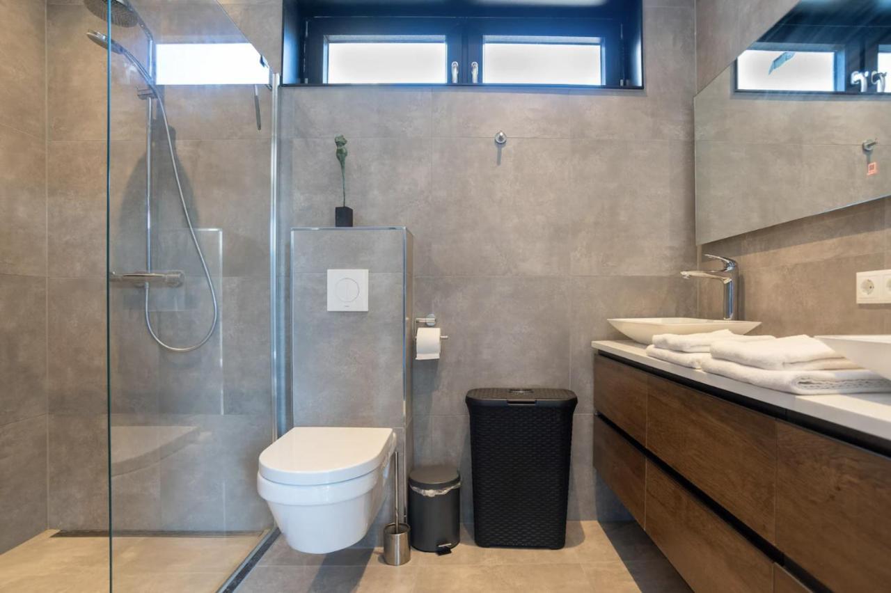 New High End Waterfront Family Villa スタフォーレン エクステリア 写真