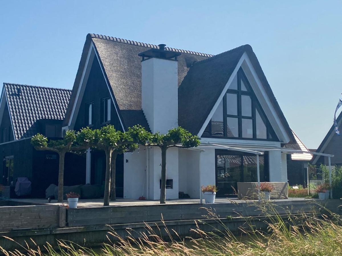 New High End Waterfront Family Villa スタフォーレン エクステリア 写真